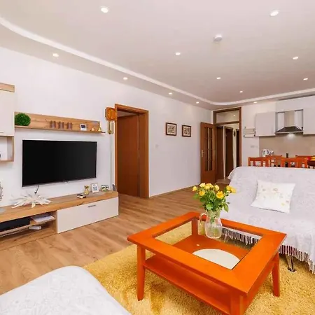 In 45905 Apartman *