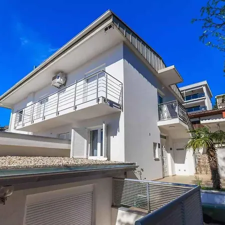 In 45905 Apartman *