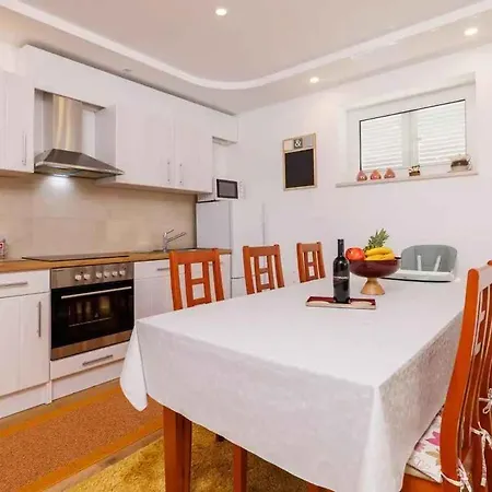 In 45905 Apartment